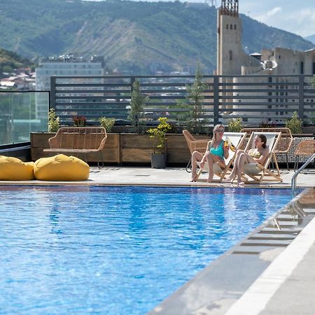 Royal Tulip Hotel & Casino, Tbilisi Ngoại thất bức ảnh Rooftop pool