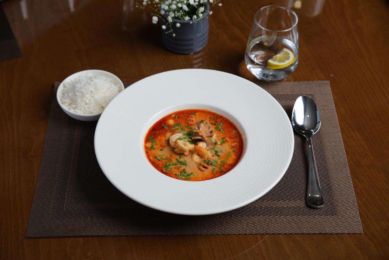 Royal Tulip Hotel & Casino, Tbilisi Ngoại thất bức ảnh A bowl of tom yum soup