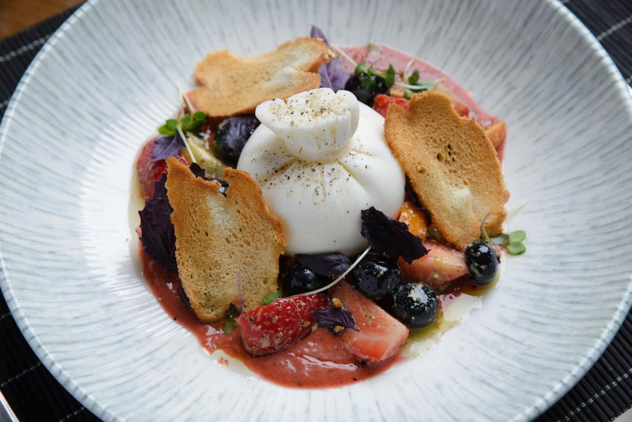 Royal Tulip Hotel & Casino, Tbilisi Ngoại thất bức ảnh Buratta