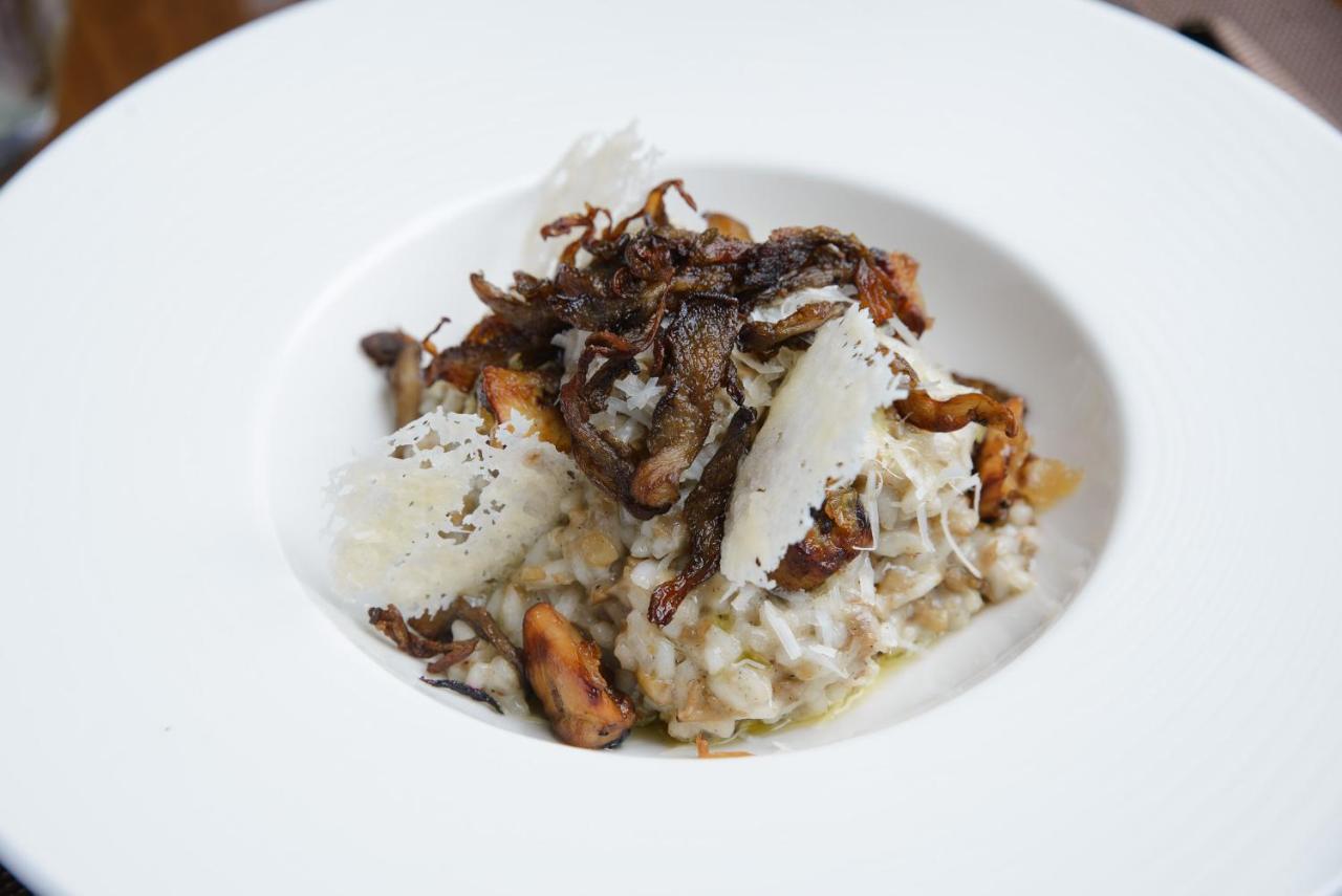 Royal Tulip Hotel & Casino, Tbilisi Ngoại thất bức ảnh A risotto with black truffle