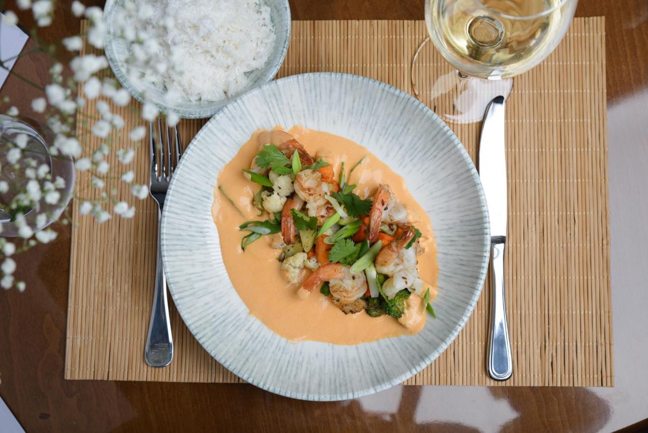 Royal Tulip Hotel & Casino, Tbilisi Ngoại thất bức ảnh A plate of Thai seafood chowder
