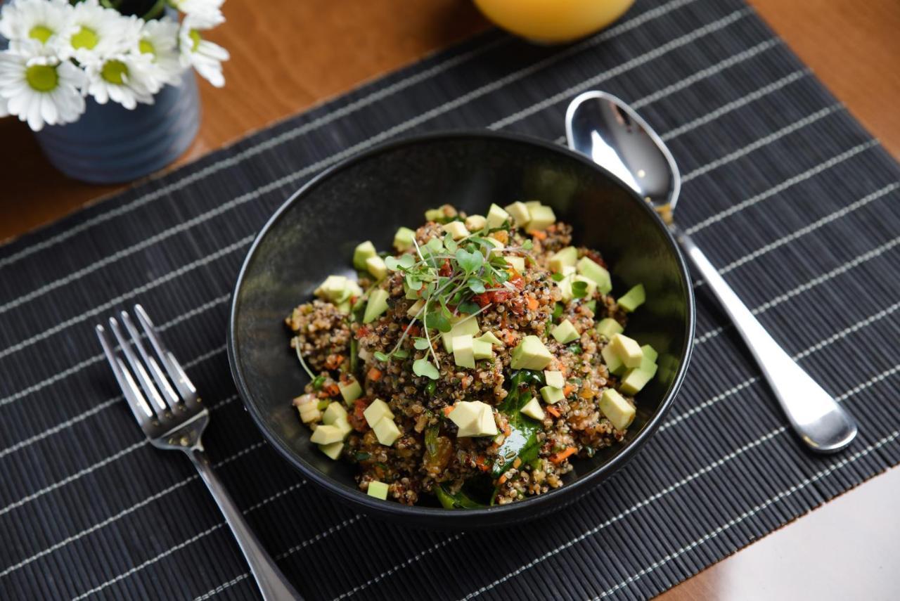 Royal Tulip Hotel & Casino, Tbilisi Ngoại thất bức ảnh Quinoa salad with avocado
