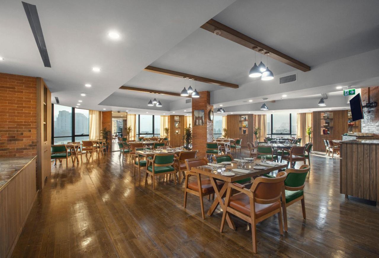 Royal Tulip Hotel & Casino, Tbilisi Ngoại thất bức ảnh The restaurant at the 10th floor