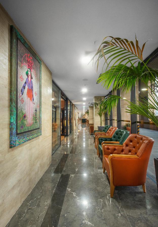 Royal Tulip Hotel & Casino, Tbilisi Ngoại thất bức ảnh Lobby