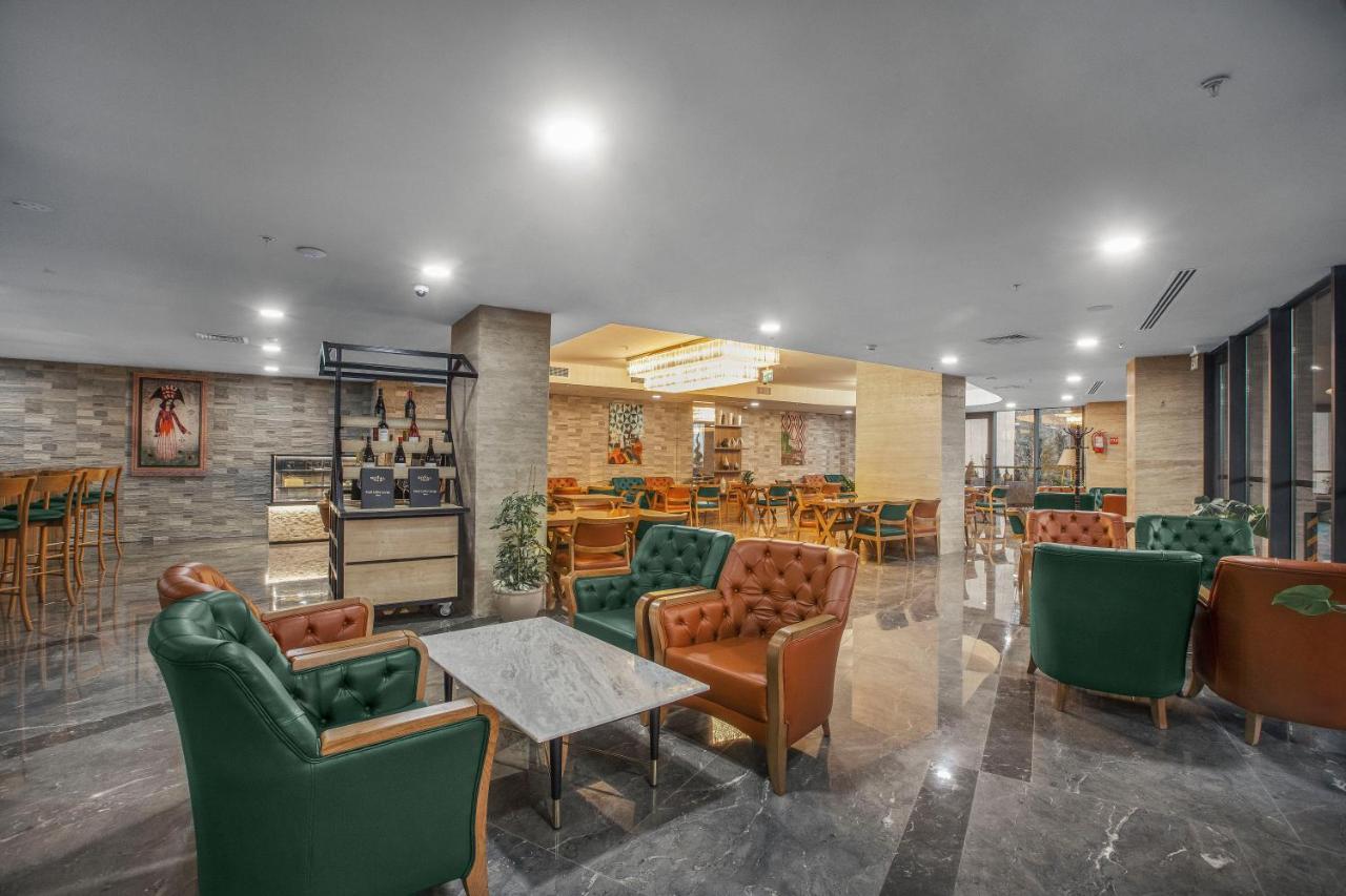 Royal Tulip Hotel & Casino, Tbilisi Ngoại thất bức ảnh The lounge at the airport