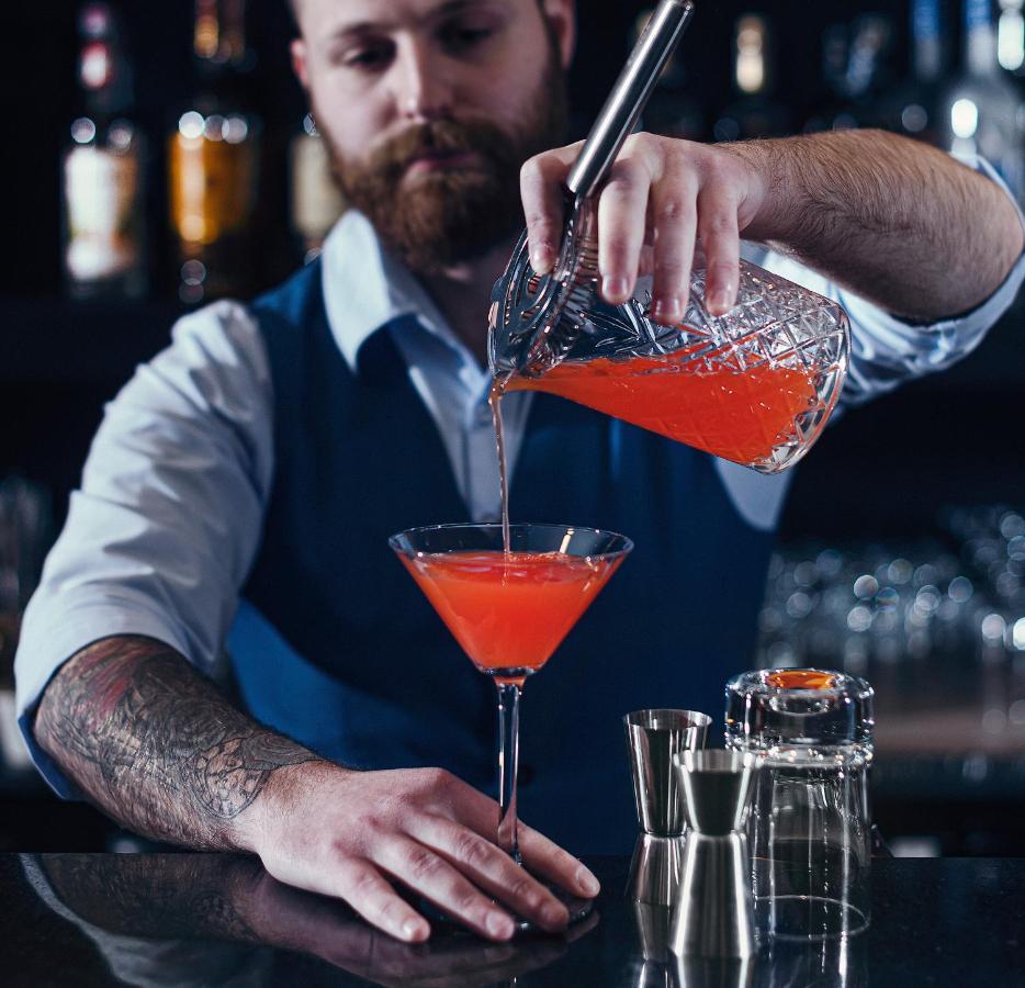 Royal Tulip Hotel & Casino, Tbilisi Ngoại thất bức ảnh A bartender preparing a cocktail