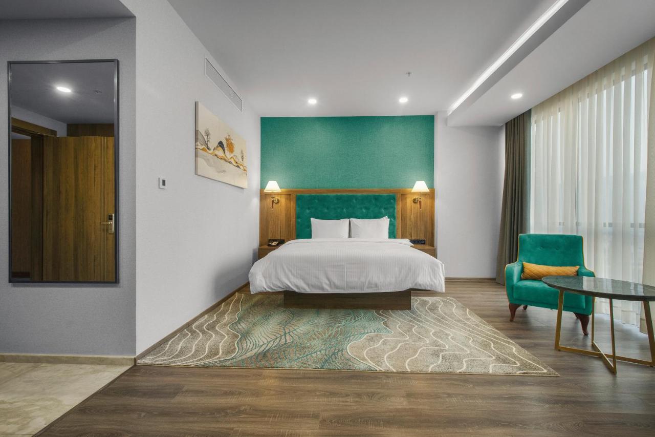 Royal Tulip Hotel & Casino, Tbilisi Ngoại thất bức ảnh