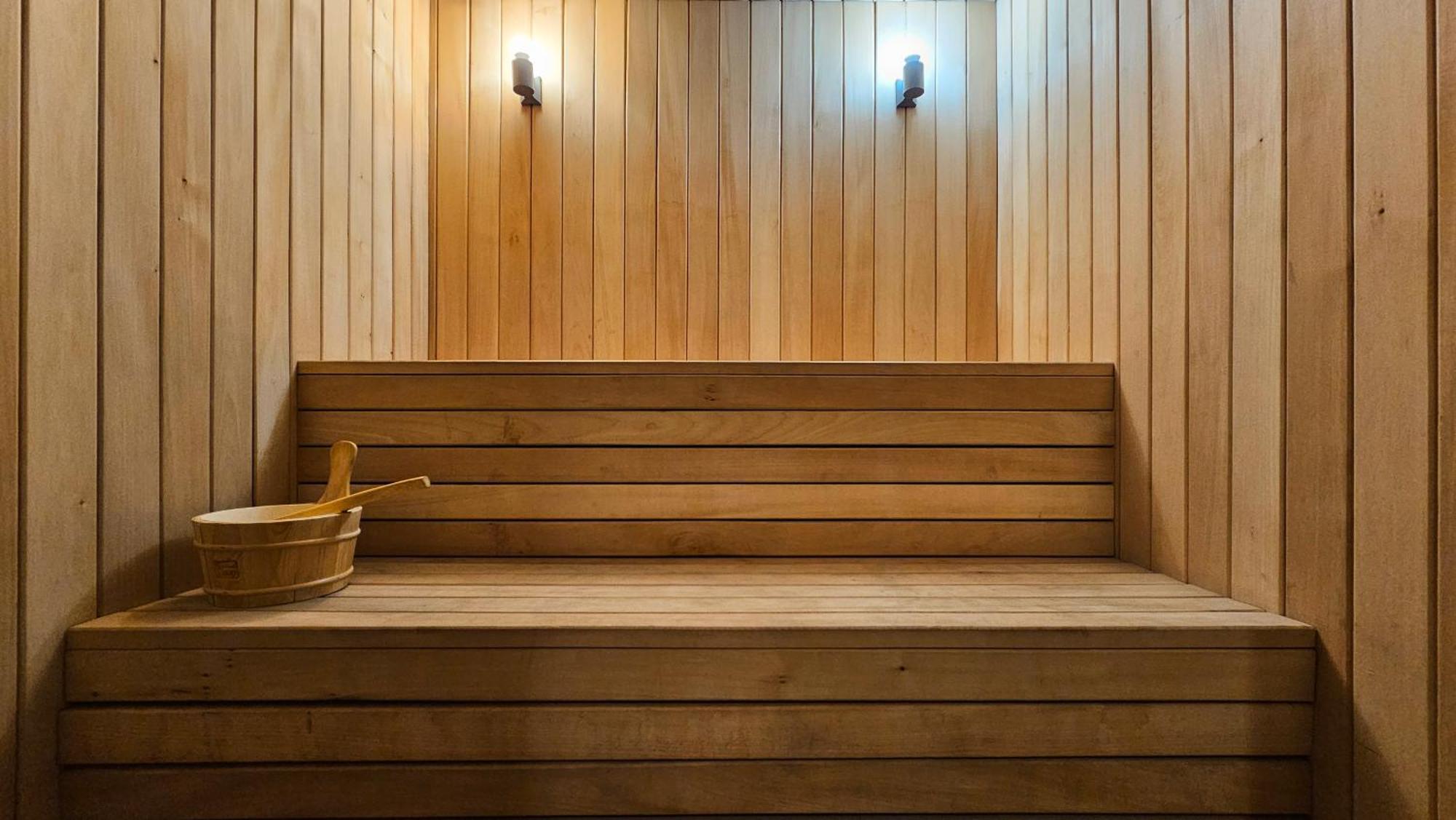 Royal Tulip Hotel & Casino, Tbilisi Ngoại thất bức ảnh A Finnish sauna