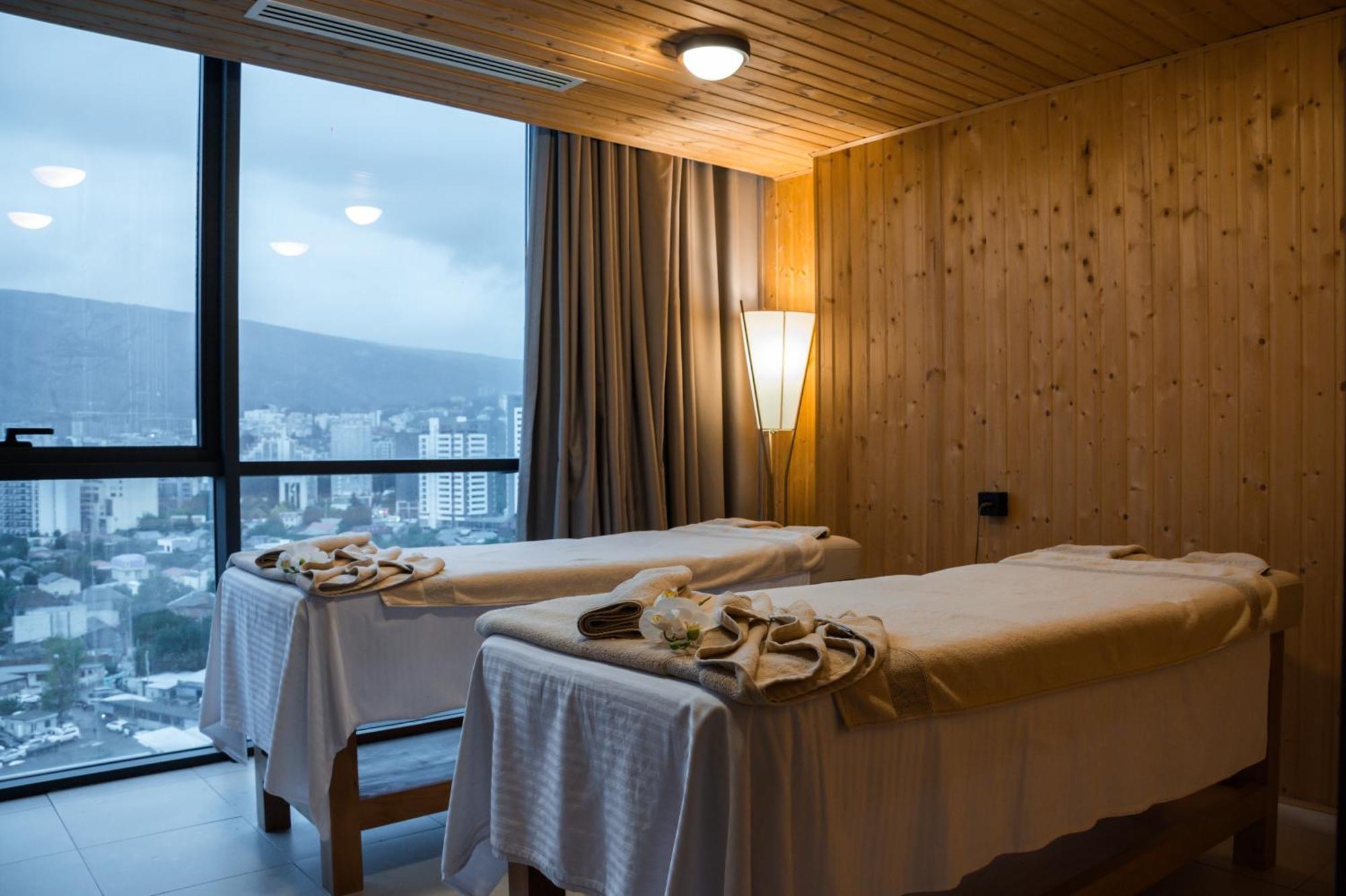 Royal Tulip Hotel & Casino, Tbilisi Ngoại thất bức ảnh Massage beds